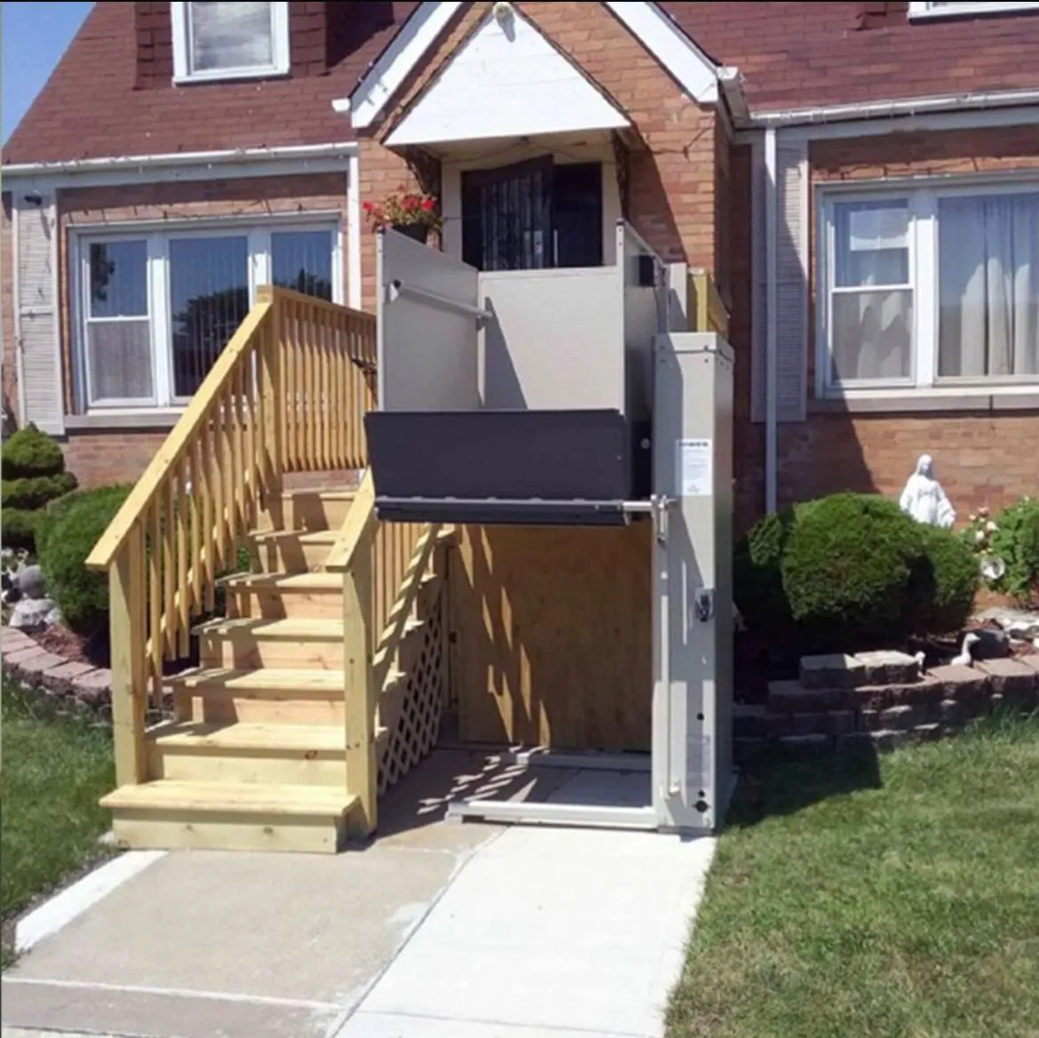 Wheelchair platform lift for homes and care facilities