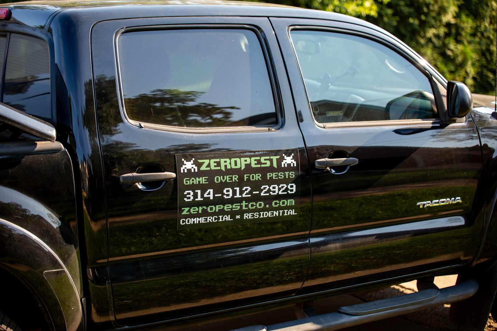 Zero Pest truck on a quarterly pest control visit in St. Louis