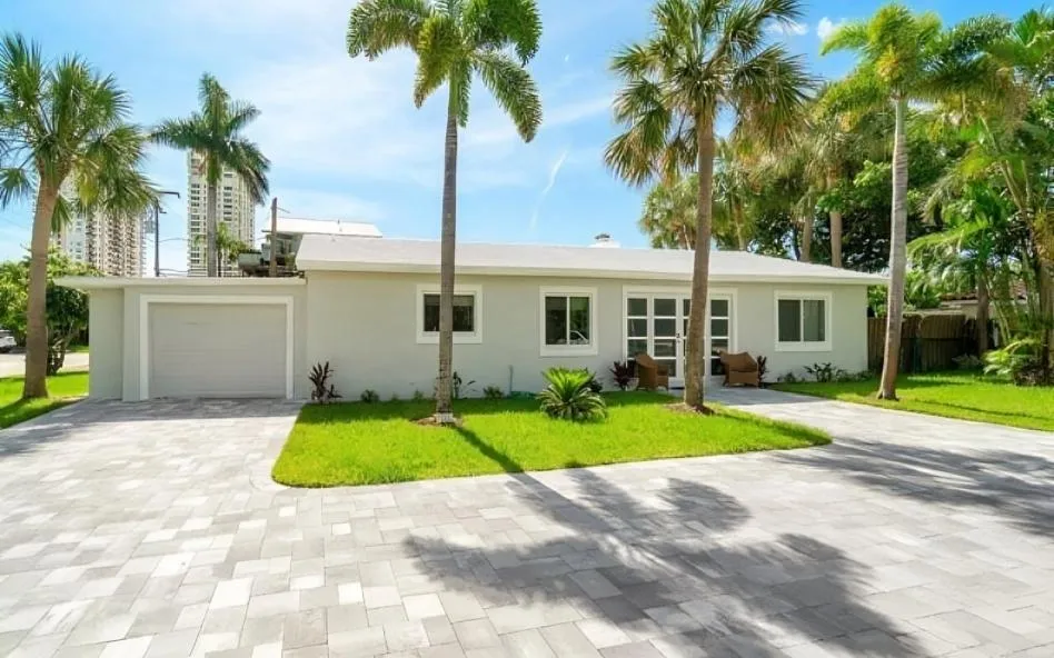 Pompano Beach Concrete constructs new driveways.