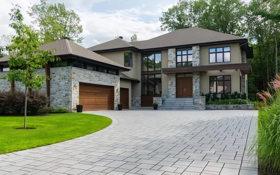 Pompano Beach Concrete constructs new driveways.