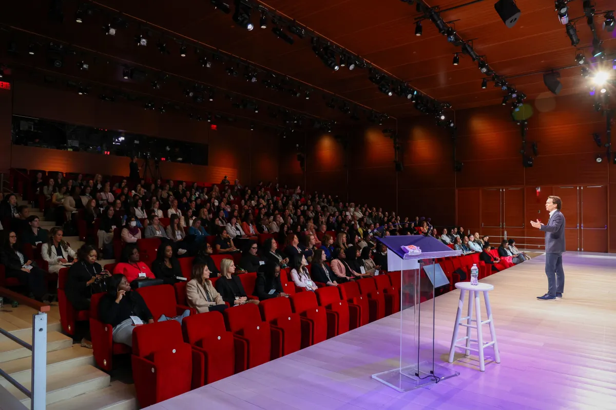 Michael Hoeppner presenting to a large audience
