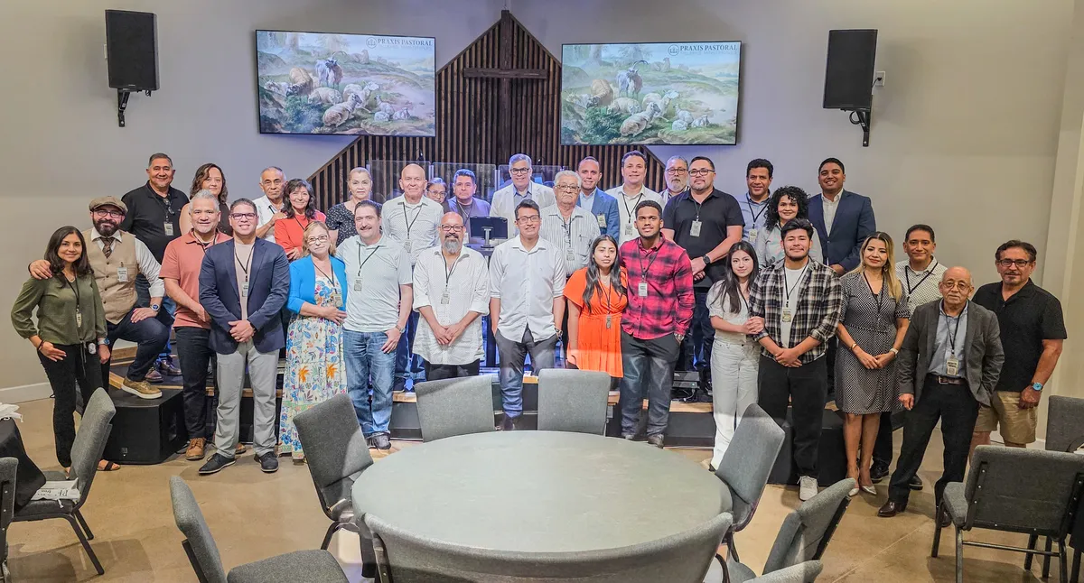 Spanish-speaking pastors and ministry leaders gathered through STERIZO