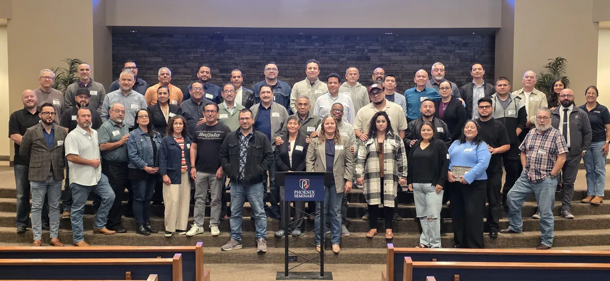 Biblical teaching with the congregation at a Verdades Sagradas conference