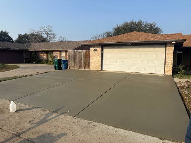 Corpus Christi Concrete builds and installs Driveway