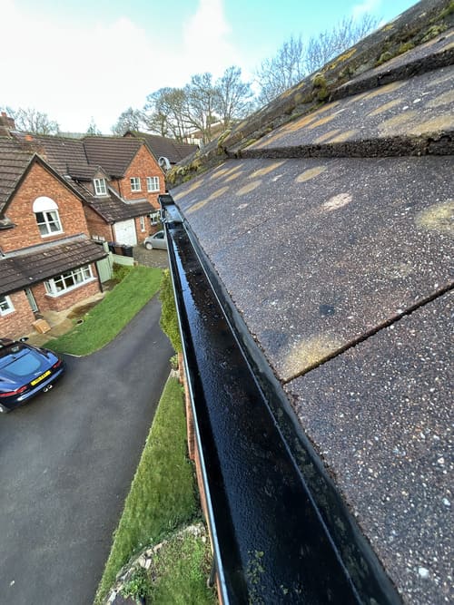  Gutter Washing