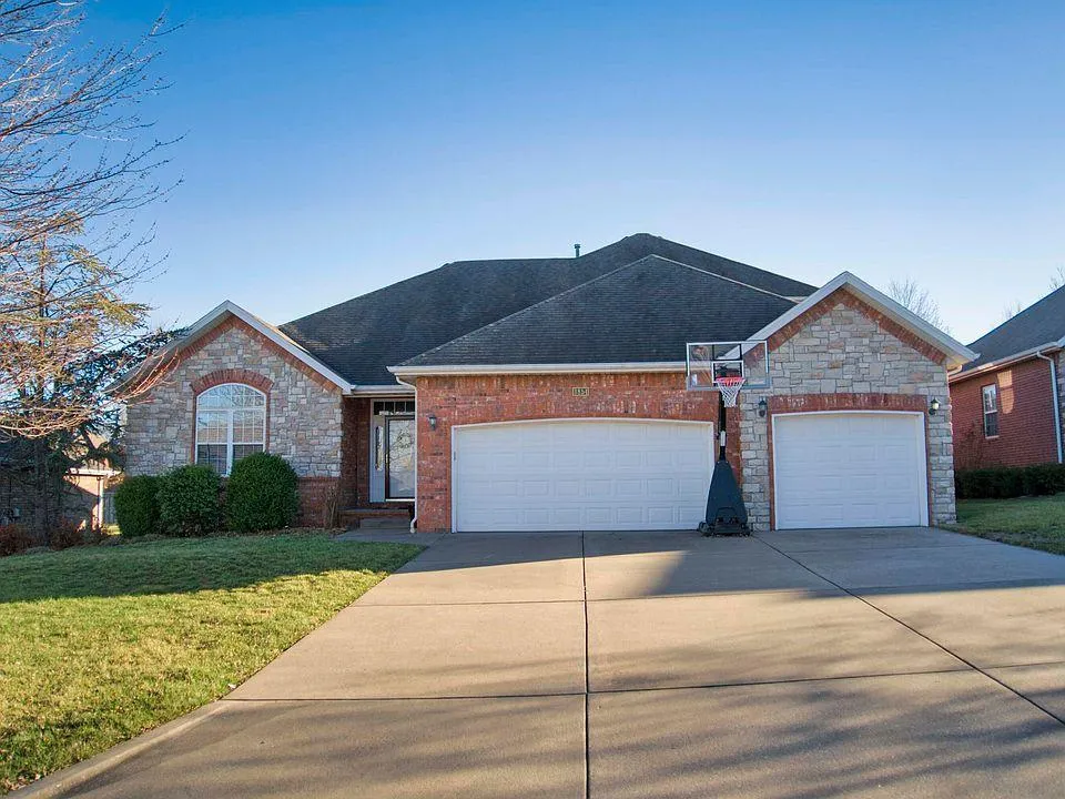 Springfield Concrete builds and installs Driveway