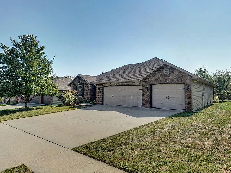 Springfield Concrete builds and installs Driveway