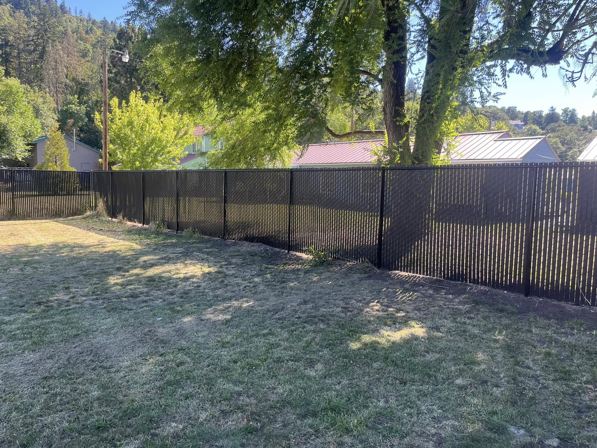 Black Chain Link Fence in Roseburg, Oregon