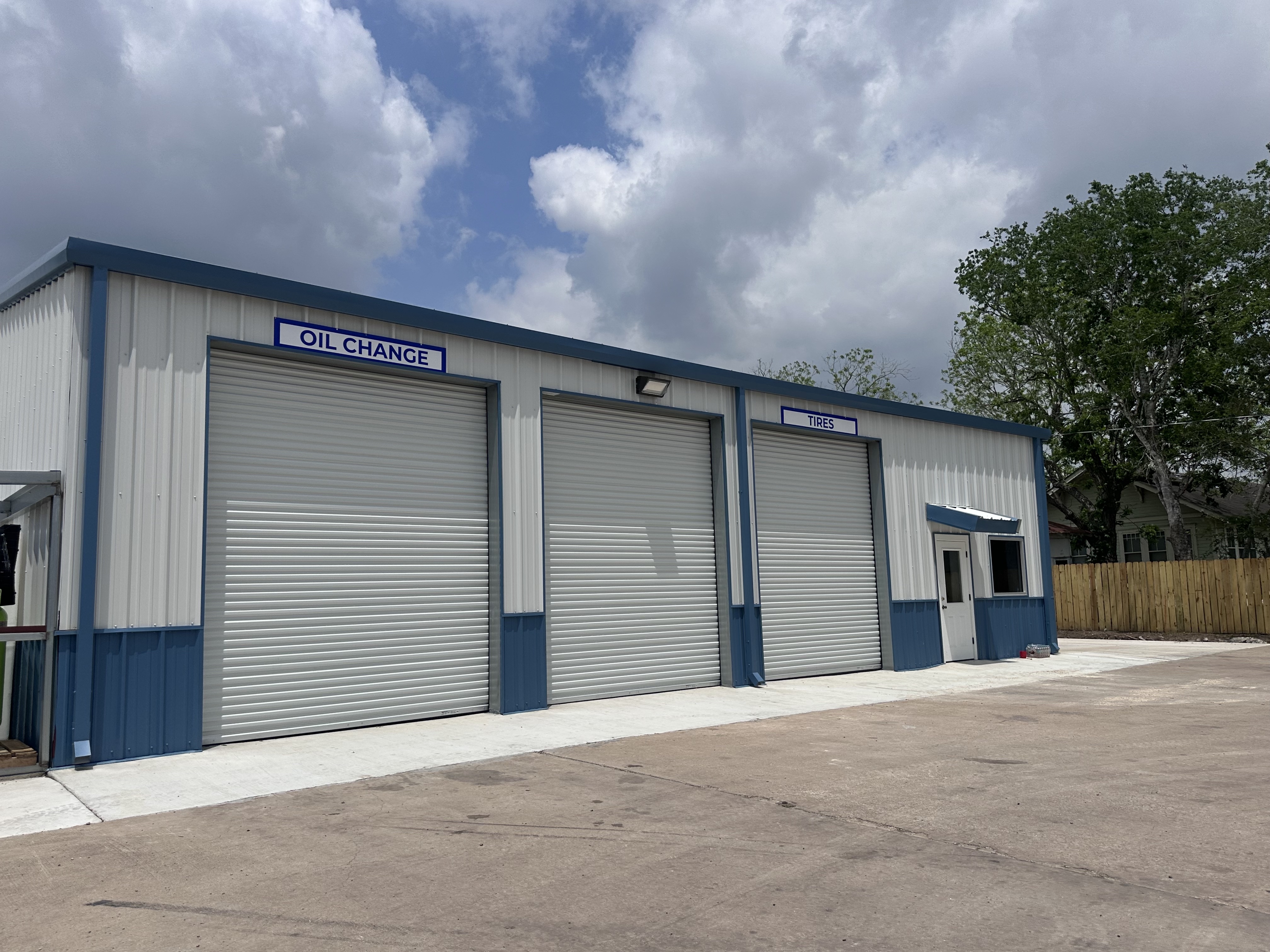 Exterior of the new Yoakum Lube and Tire shop