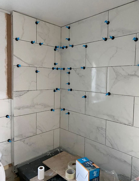 Plumber with customer n the kitchen