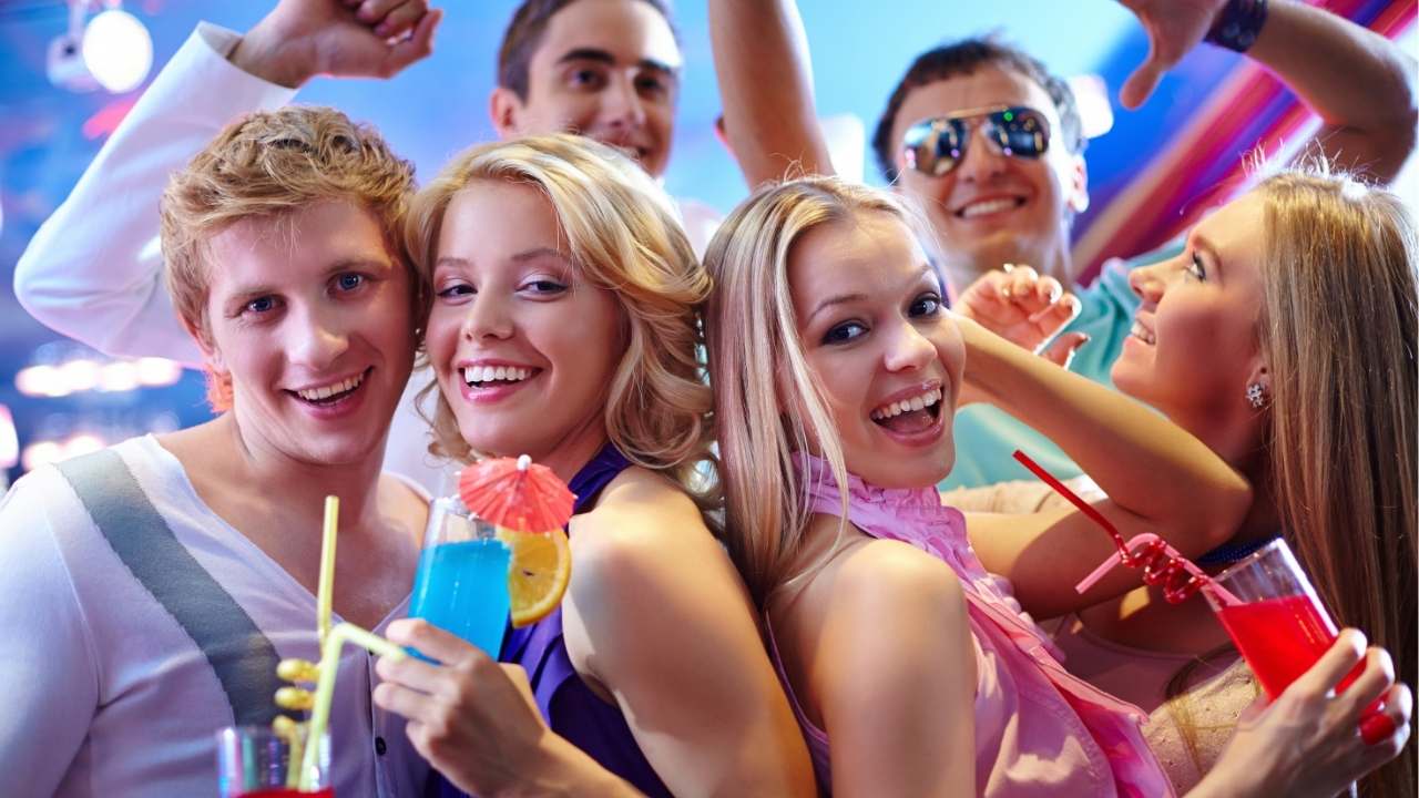 Hairstyles That Work for Cocktail Parties