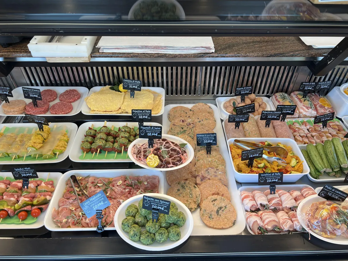 Bancone macelleria Centro Carni Forlì con preparati senza glutine