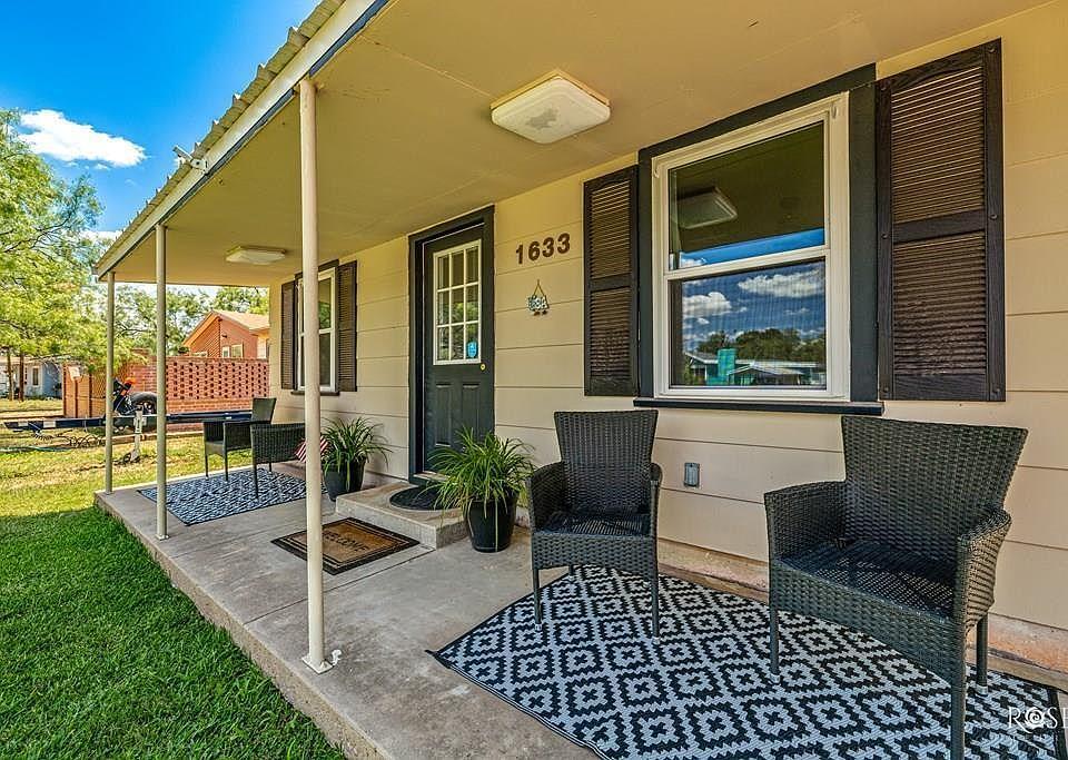 San Angelo Concrete Pros builds and installs Patio