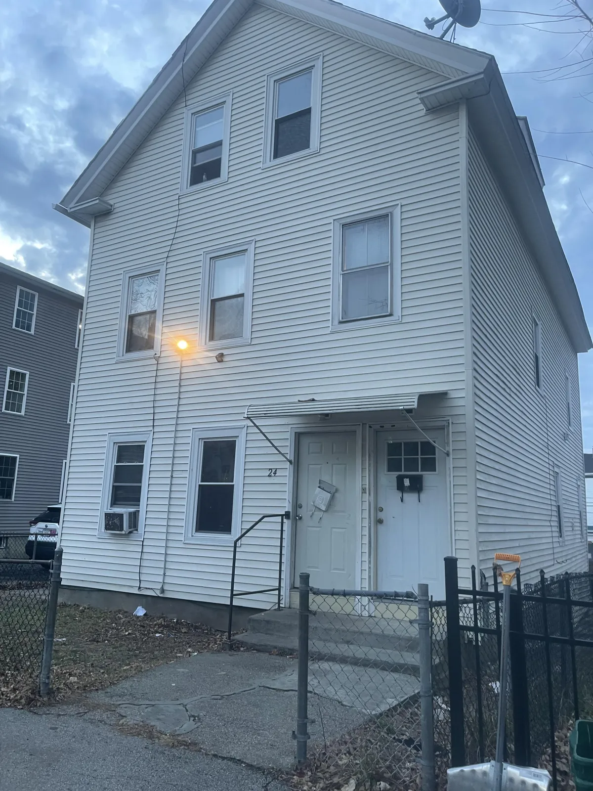 24 Newbury St, Worcester, MA 01609