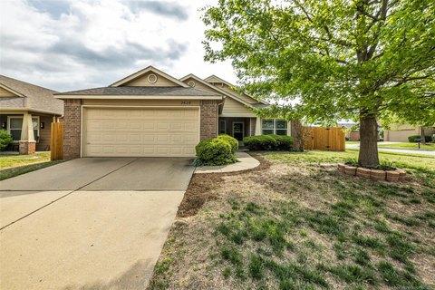 Broken Arrow Concrete builds and installs Driveway.