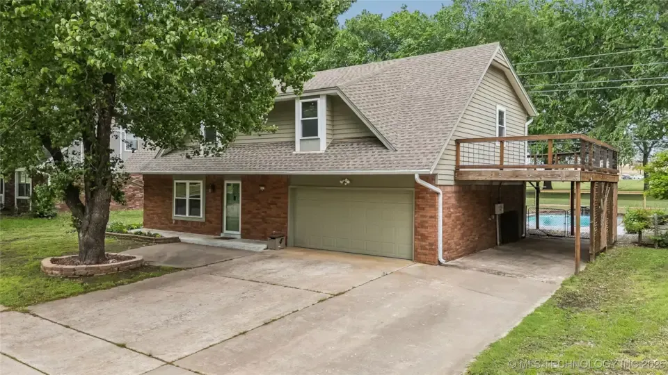 Broken Arrow Concrete builds and installs Driveway.