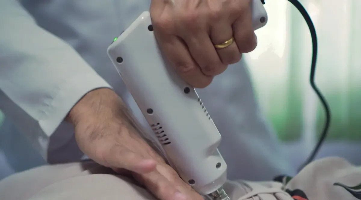 Terapia Eletromecânica Ajustiva - TEA, na Fisioforma Clínica de Fisioterapia em Itajaí