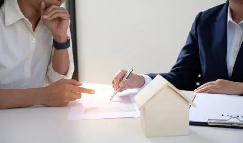 Insurance advisor with client