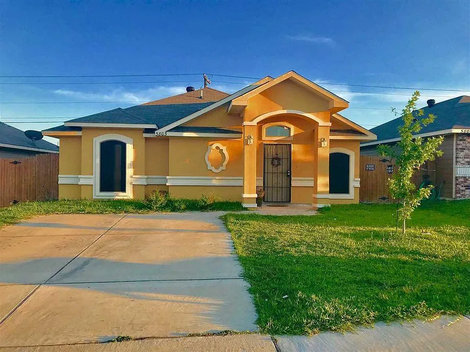 Laredo Concrete builds and installs Driveway