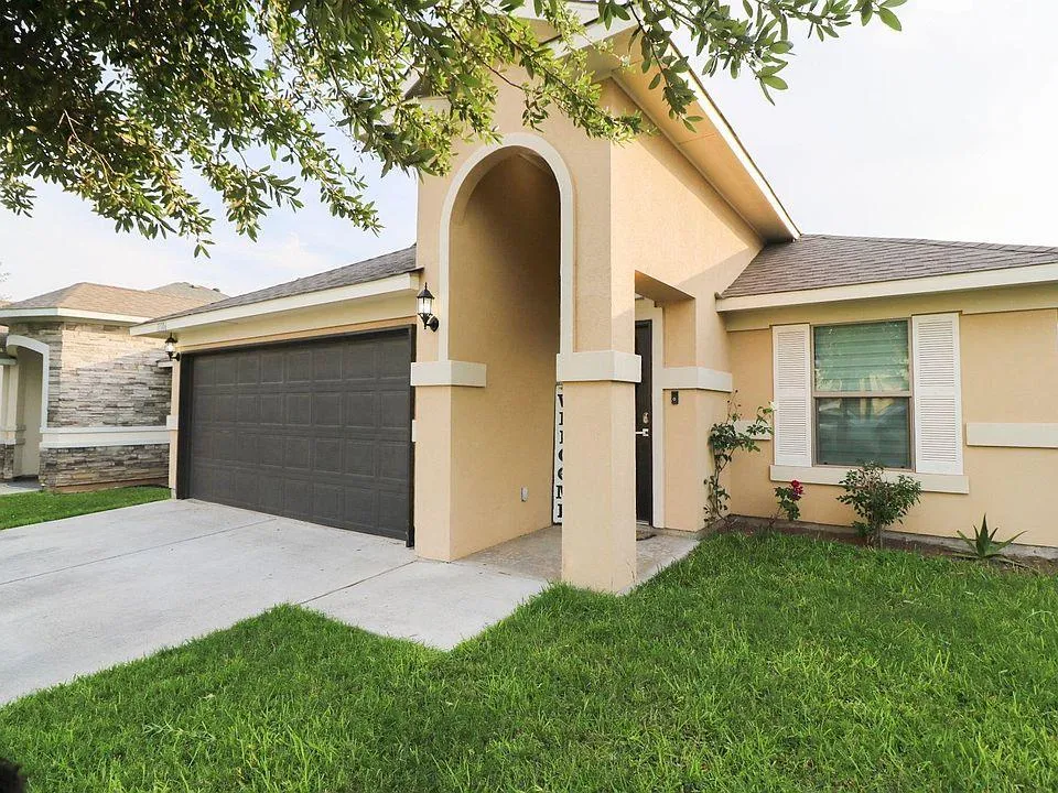 Laredo Concrete builds and installs Driveway