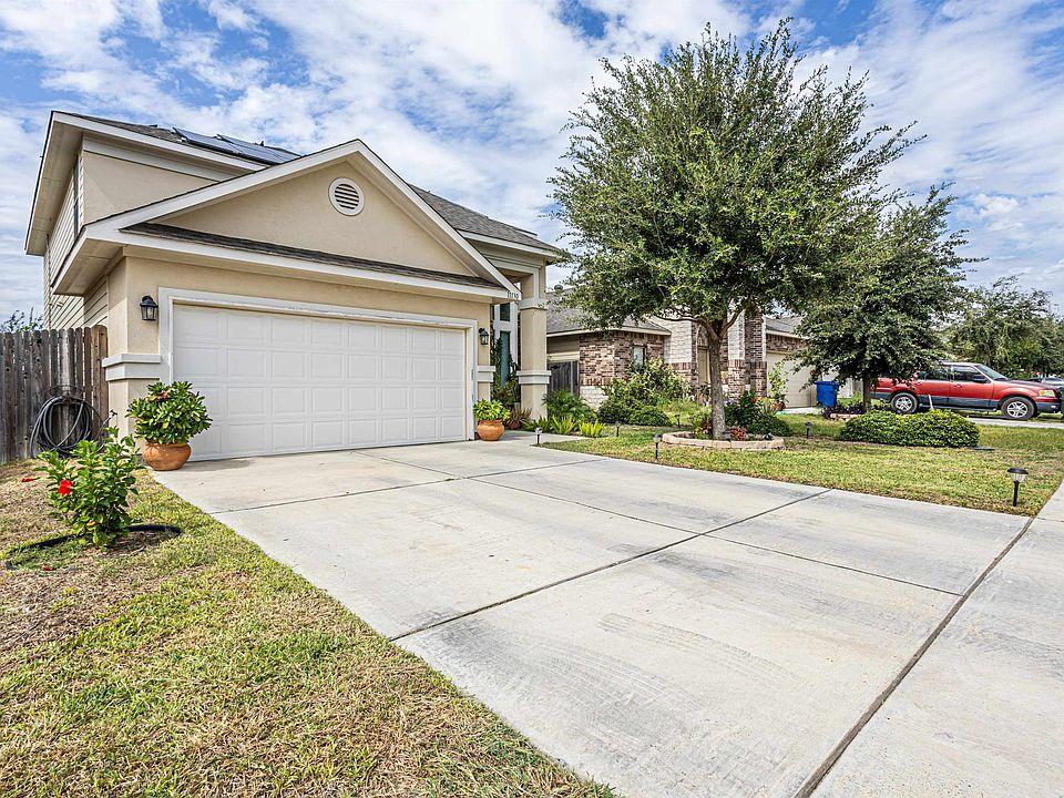 Laredo Concrete builds and installs Driveway