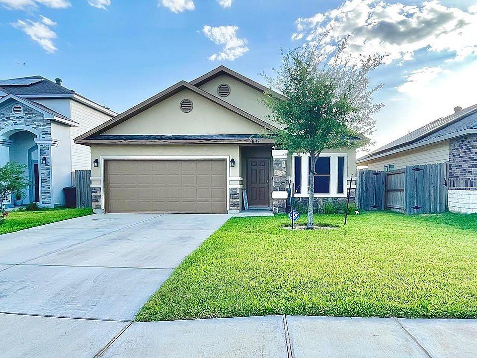 Laredo Concrete builds and installs Driveway