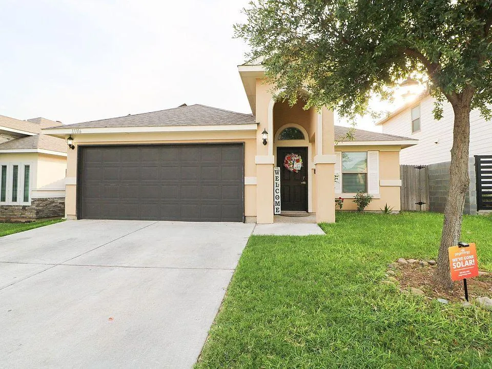 Laredo Concrete builds and installs Driveway