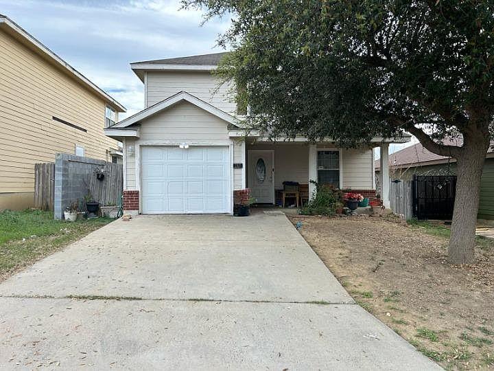 Laredo Concrete builds and installs Driveway