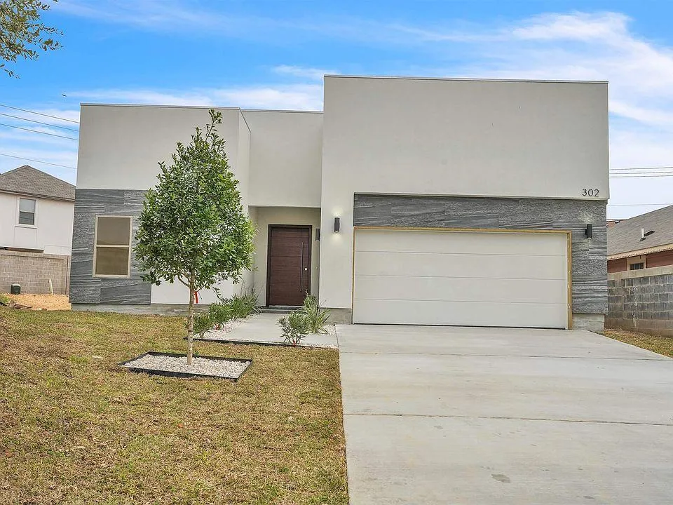 Laredo Concrete builds and installs Driveway