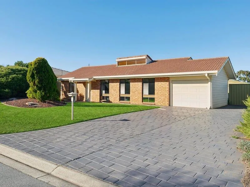 Laredo Concrete builds and installs Driveway