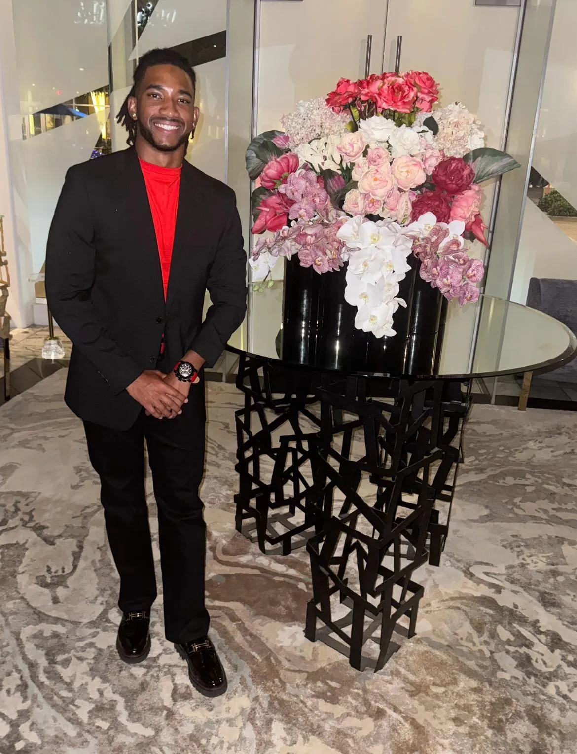 silver imac on brown wooden desk