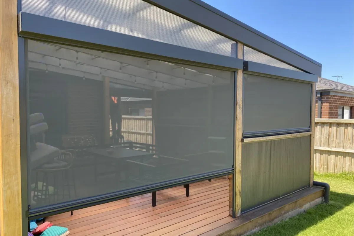 ستائر زيب تراك منزلقة خارجية مقاومة للغبار والرياح – مثالية للترسات والبلكونات