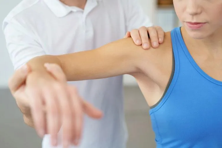 Doctor treating the shoulder of a woman with prolotherapy at Naturopathic Physicians Group in Scottsdale and Phoenix.