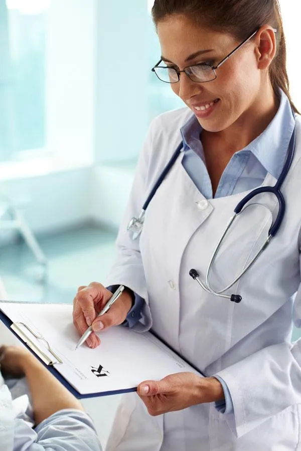 Female doctor providing personalized treatment holistic assessments and interventions comprehensive lab testing and preventative care at Naturopathic Physicians Group in Scottsdale and Phoenix,