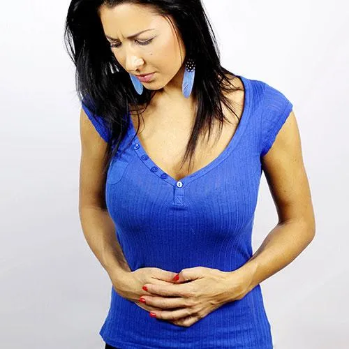 young woman experiencing digestive disorders, food-related issues at Naturopathic Physicians Group in Scottsdale and Phoenix.