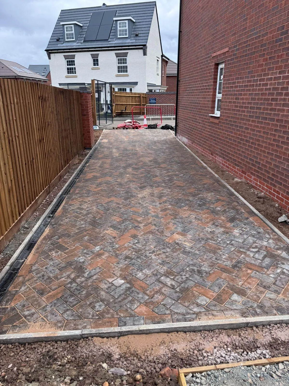 {{ custom_values.service_1 }} in {{custom_values.biz_area_1})