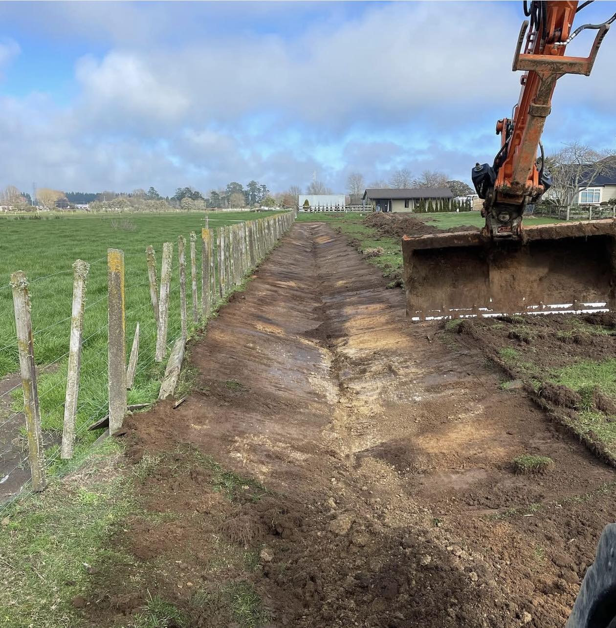 Roy Nielson operating a digger – Experienced digger and driver hire in Waikato