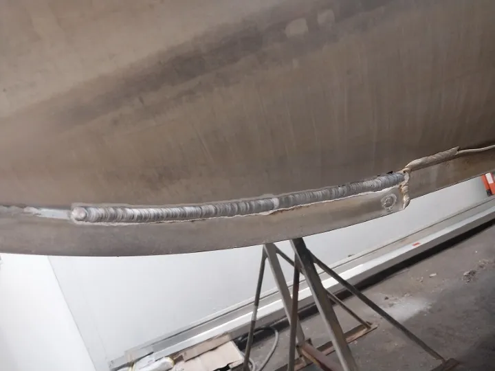 Welded seam on curved aluminum component for structural durability and safety