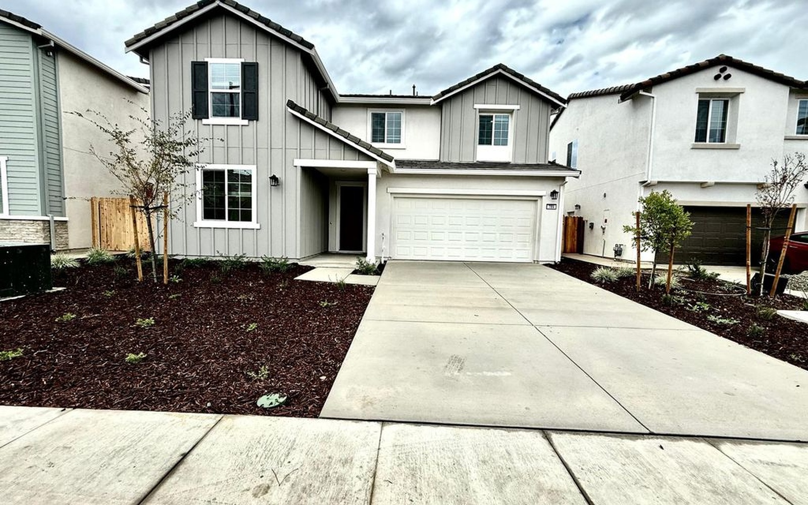 Manteca Concrete builds and installs driveways.