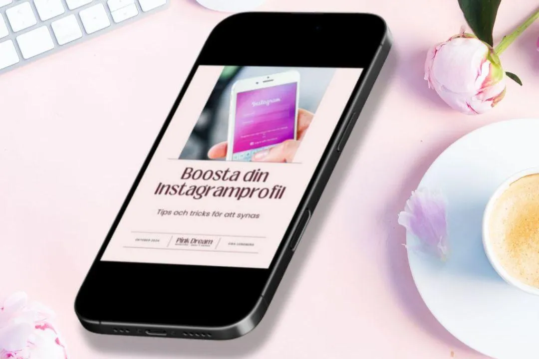 Johanna med solglasögon framför ett rappsfält.