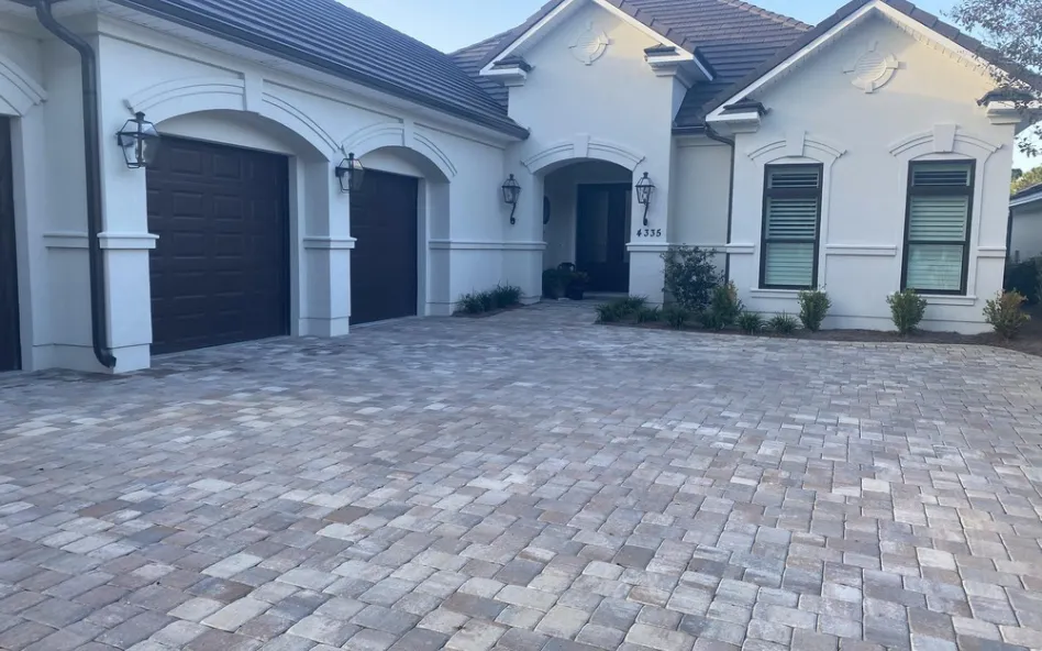 Pensacola Concrete builds and installs driveways