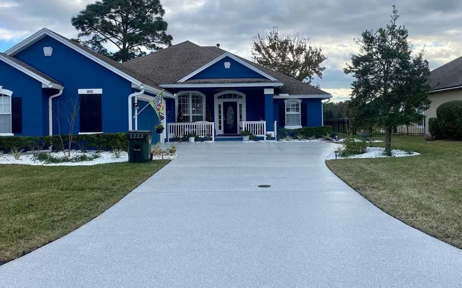 Pensacola Concrete builds and installs driveways.