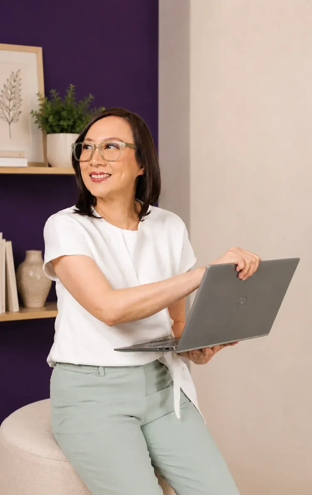 Giselle Armonio, funnel strategist and systems designer helping service-based solopreneurs simplify lead management and client acquisition.