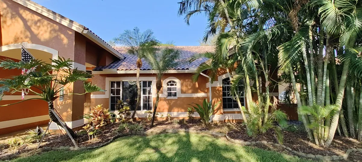 Premium seamless gutters installed on a Tampa Bay home by Trufam