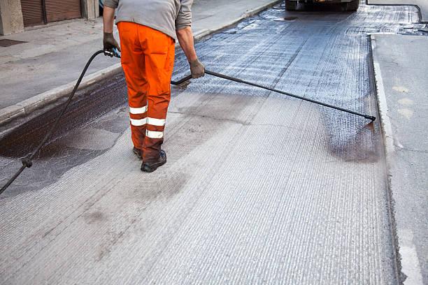 Expert asphalt maintenance services including driveway repair and asphalt resurfacing for long-lasting asphalt driveway paving..