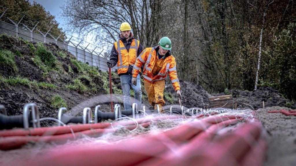 Teamleden van Hercules Infra bij een energieproject