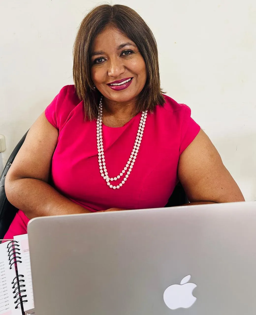 Anfitriona del webinar de belleza y bienestar de SereneGlow Studio