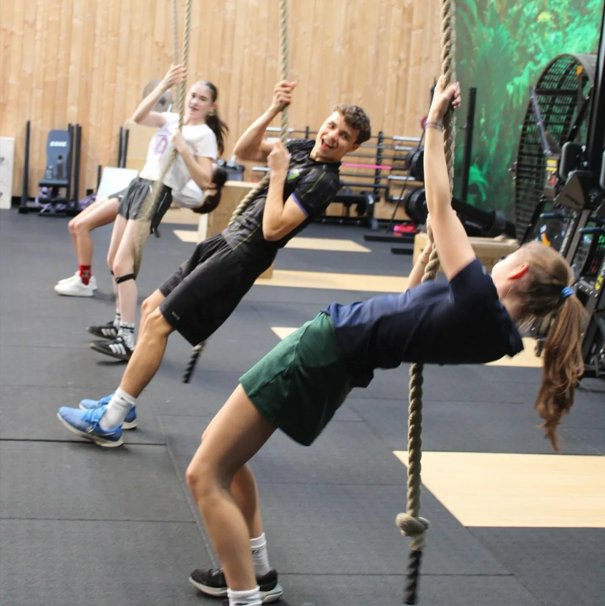 Sportieve activiteiten voor kinderen tijdens CrossFit kinderkampen in Hasselt