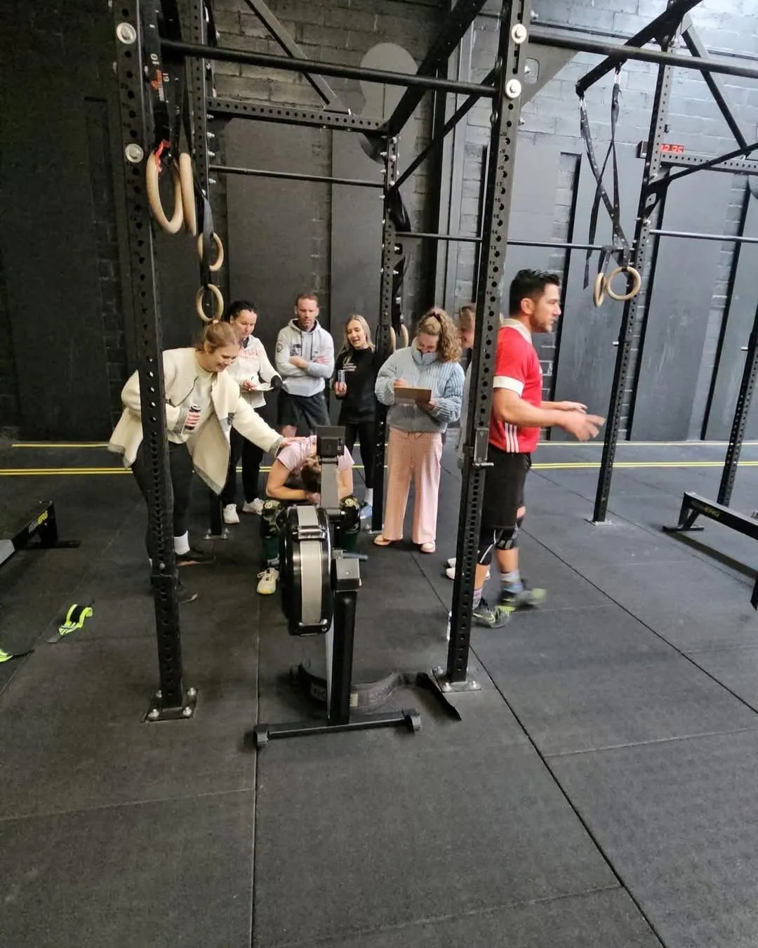 Persoonlijke begeleiding tijdens HYROX-training in Hasselt