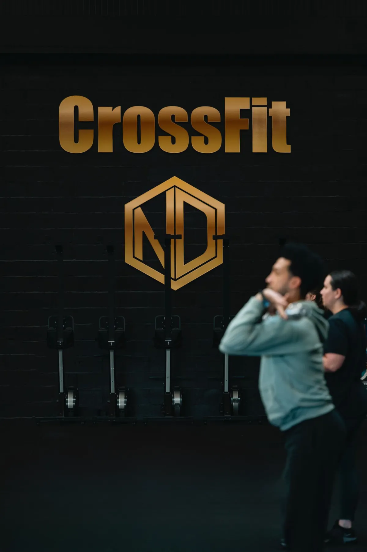 CrossFit-community moedigt elkaar aan tijdens training in Hasselt